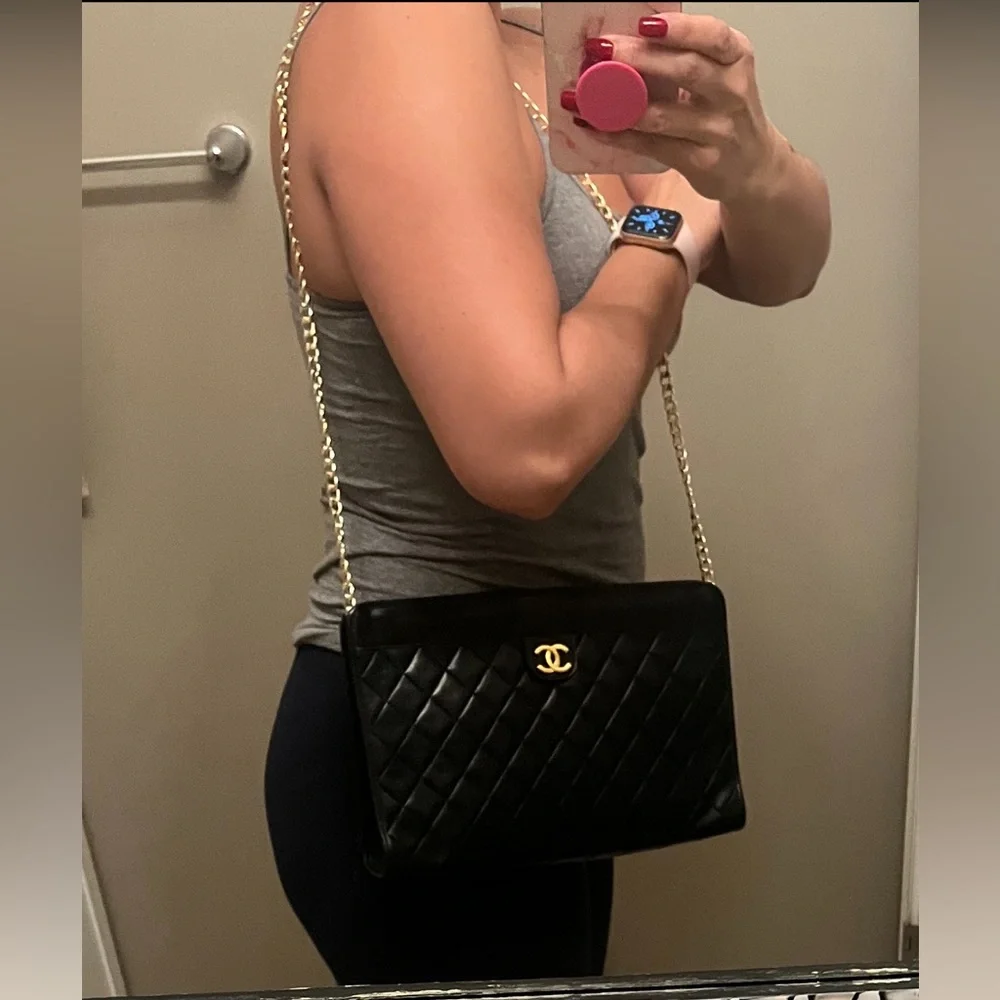 Sold!!🔥 Chanel Clutch W/ Chain - Picture 2 of 15